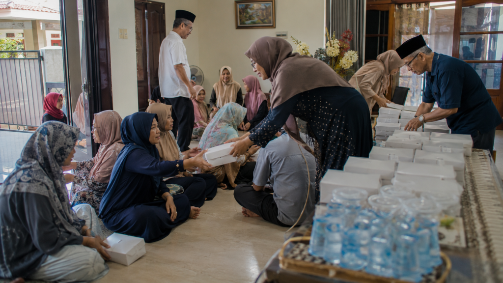 Nasi kotak untuk konsumsi pengajian keluarga di Surabaya