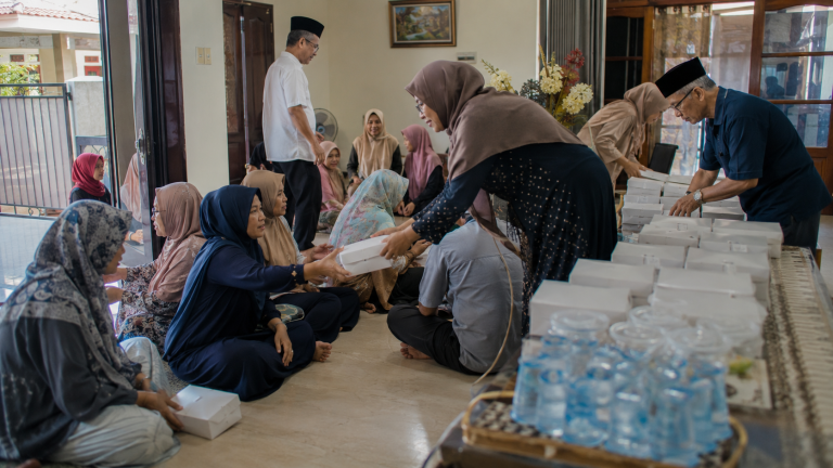Nasi kotak untuk konsumsi pengajian keluarga di Surabaya